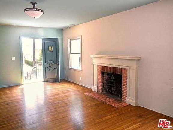 3rd image of 571 N Windsor Blvd