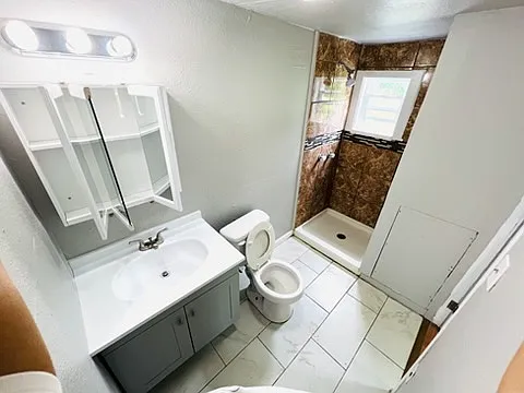 1007 N Florence Pl — Photo 4