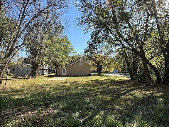 2nd image of 301 E 6th Ave