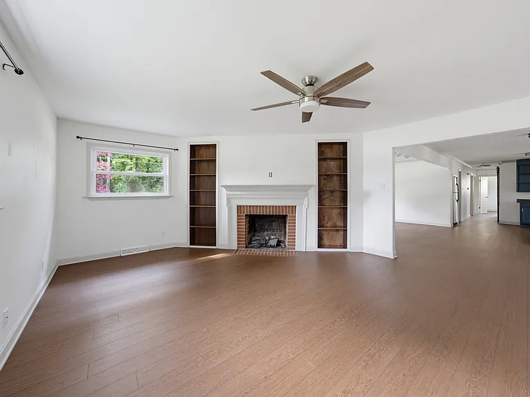 3363 Denise St — Photo 3
