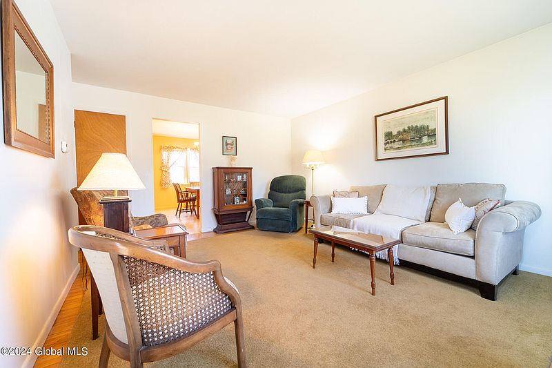 3rd image of 104 Forts Ferry Road