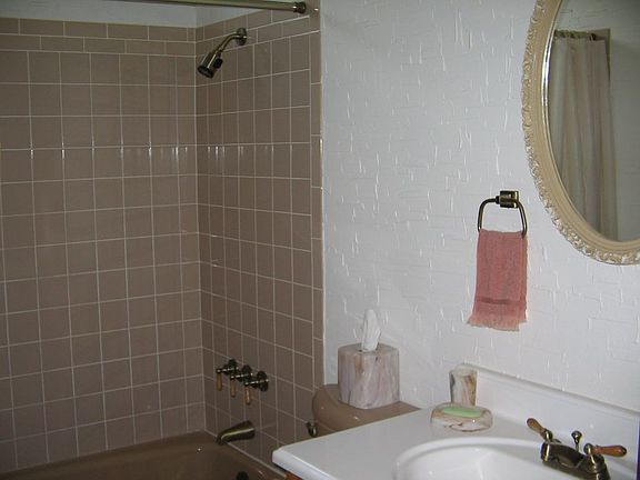 Main Floor Full Bath