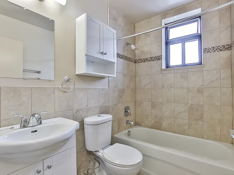 1785 Bloor St — Photo 17