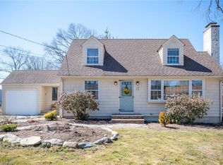 17 Wildwood Dr, Cranston, RI 02920