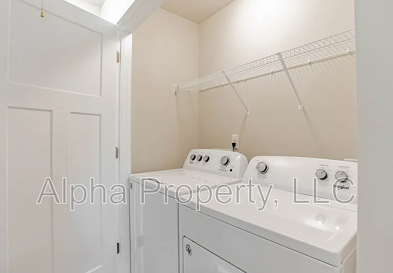 385 Hague Dr — Photo 17