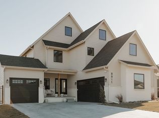8811 Shadow Creek Ln, Lincoln, NE 68520