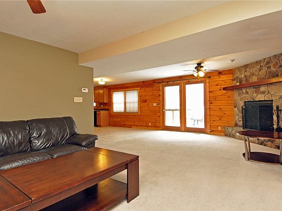 3rd image of 2997 Spruce Ave