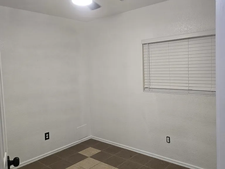 643 W Kingman Loop — Photo 10