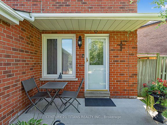 3rd image of 3489 Beau Rivage Cres