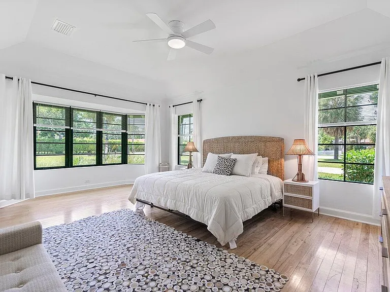210 S Lake Dr — Photo 28