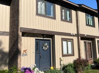 61 Point Of Woods Dr, Albany, NY 12203