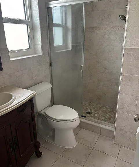 Master bathroom high end finishes and multiple shower heads