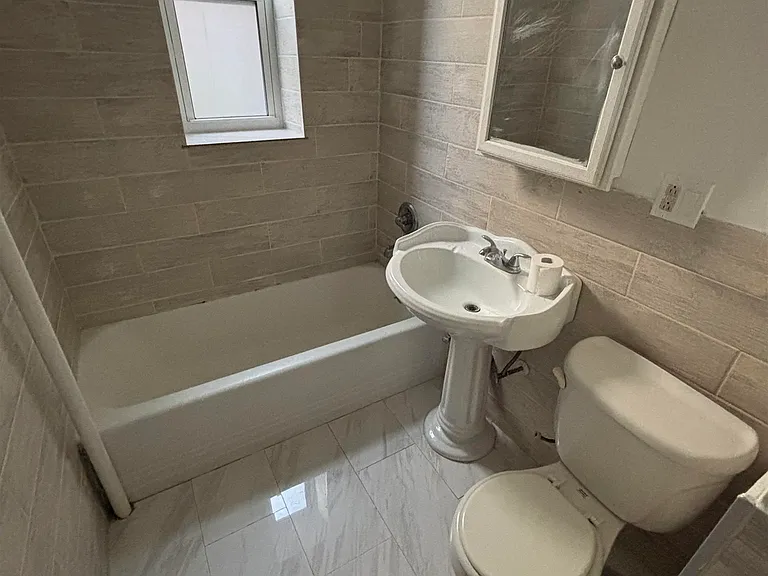 573 Avenue E #3 — Photo 7