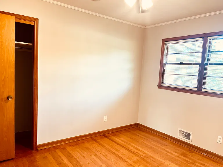 2417 Alandale Dr — Photo 29