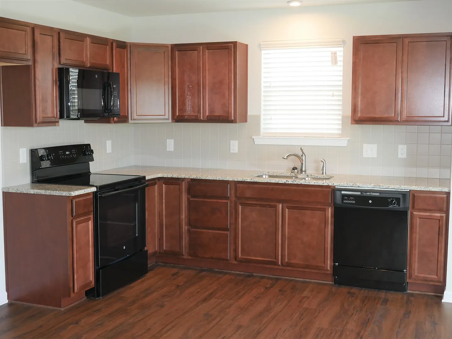 5733 Midstream Circle — Photo 2