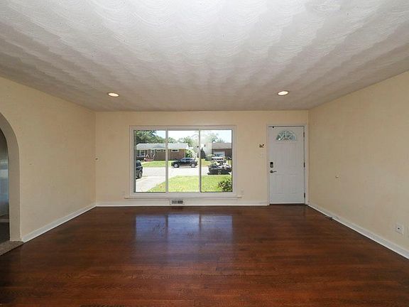 3rd image of 8033 Tarpon Pl