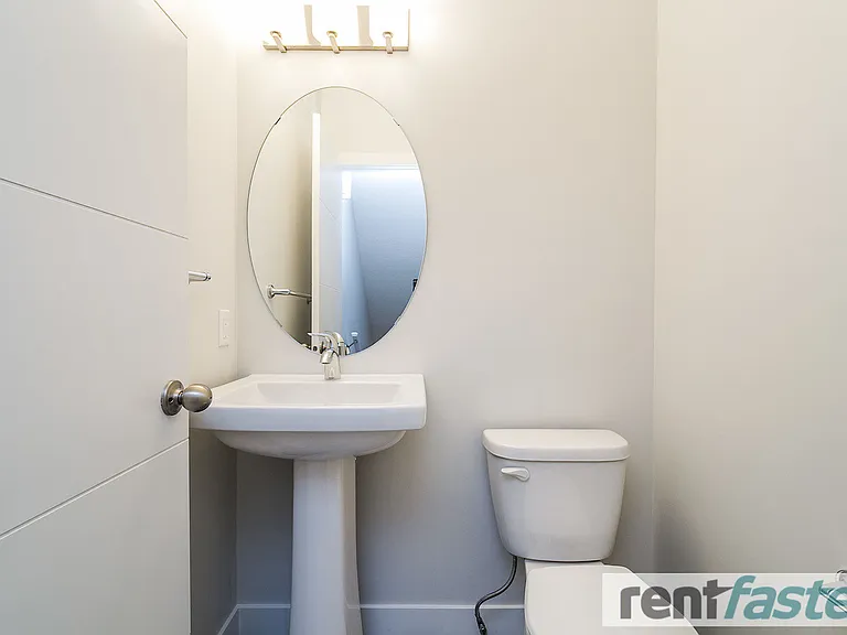 600 Bellerose Dr — Photo 45