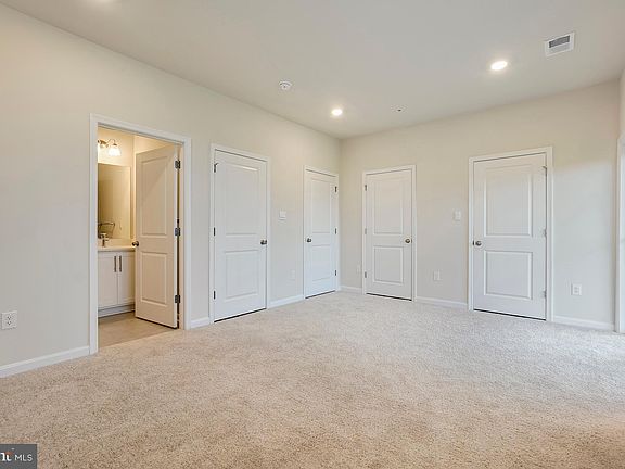 5th image of 857 Amity St