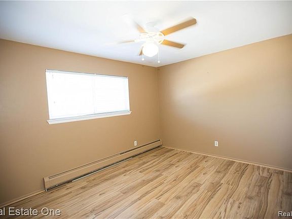 5th image of 2420 Parmenter Blvd APT 210