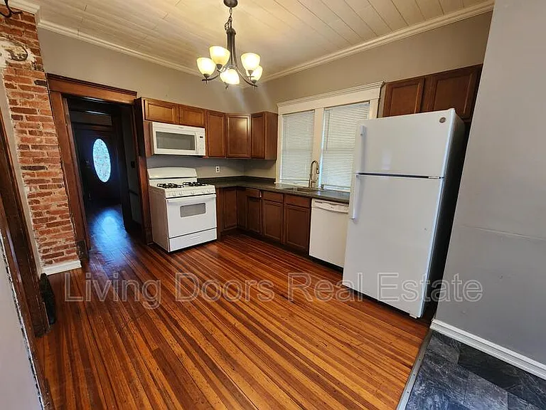 837 Peach St — Photo 9