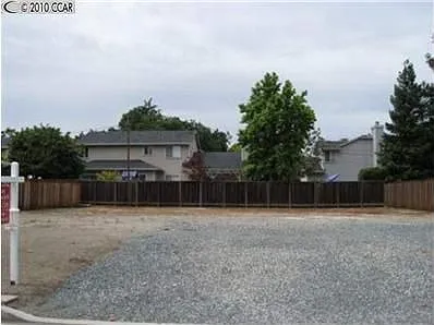 995 Whitman Ln photo 1
