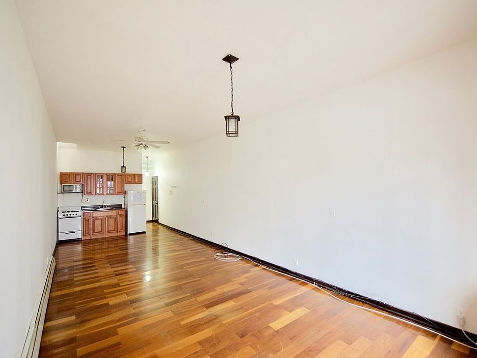 1st image of 164 Manhattan Ave #D