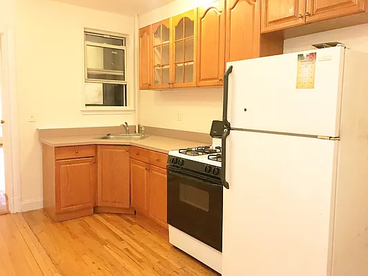 Rented by Rapid Realty Cobble Hill | media 74