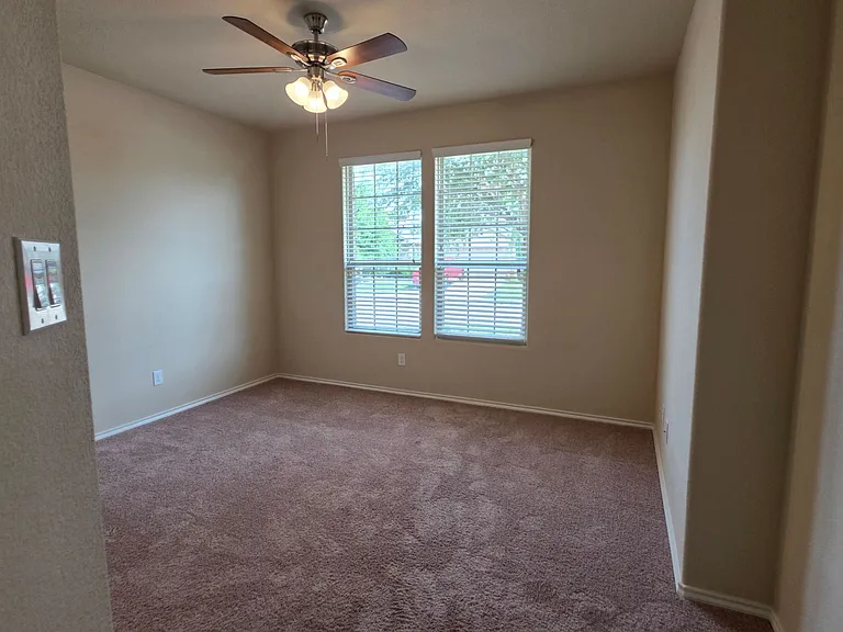1912 Potrillo Ln — Photo 18