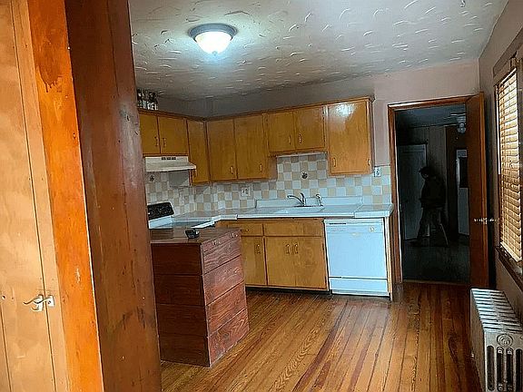 4th image of 111 Melvin Ave