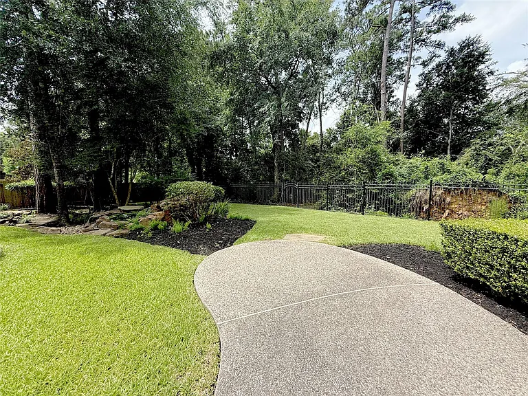 110 W Lansdowne Cir — Photo 28