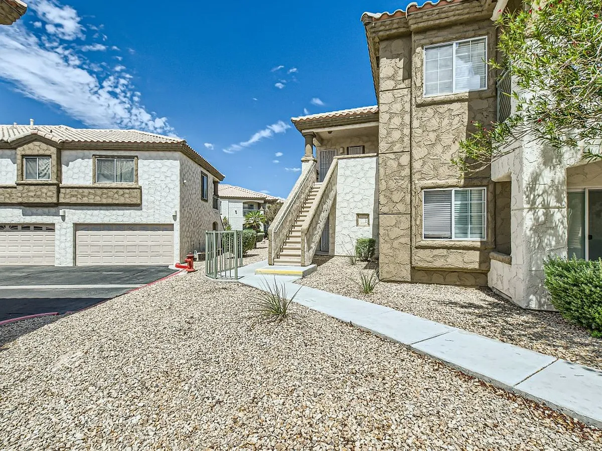 Building Photo - 6905 Squaw Mountain Dr #204