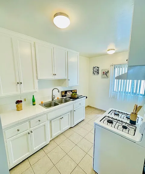 955 Hillcrest St #2 — Photo 2
