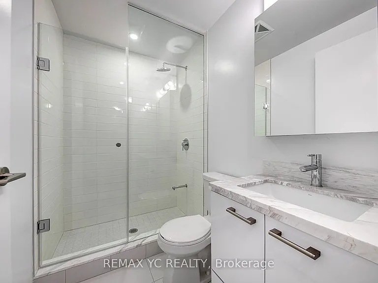 2221 Yonge St #3210 — Photo 6