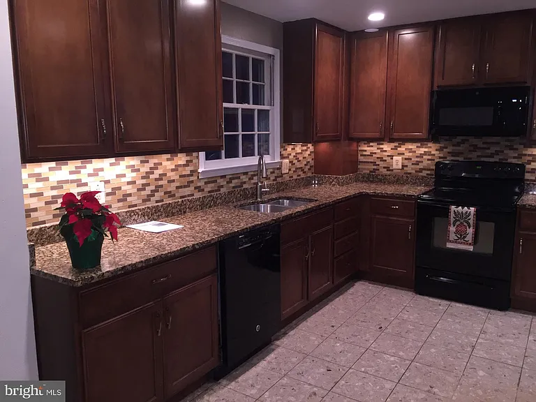 5205 Pumphrey Dr — Photo 5