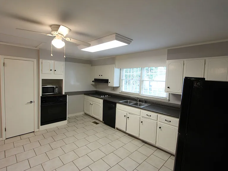 2101 3rd Pl S #B — Photo 9