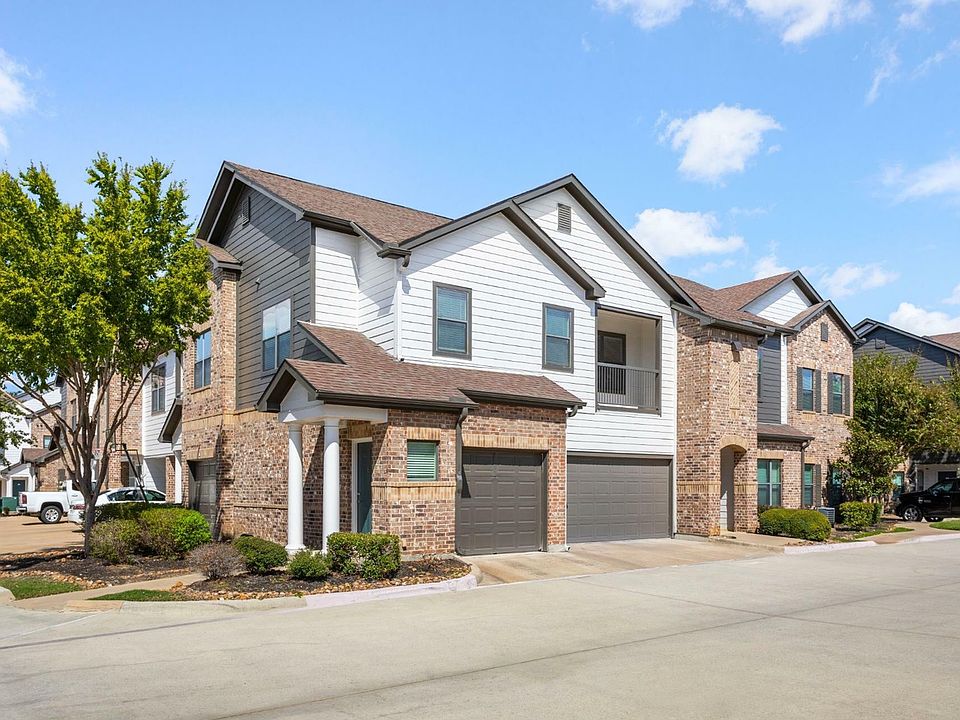 Avenues at Northpointe - Attached Garages