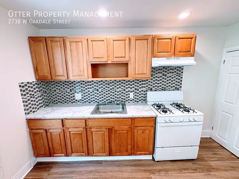 2738 W Oakdale St — Photo 8