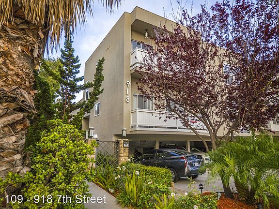 2nd image of 918 7th St APT 10