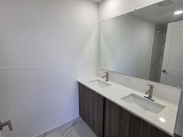 1305 NW 4th Ter #1305 — Photo 7