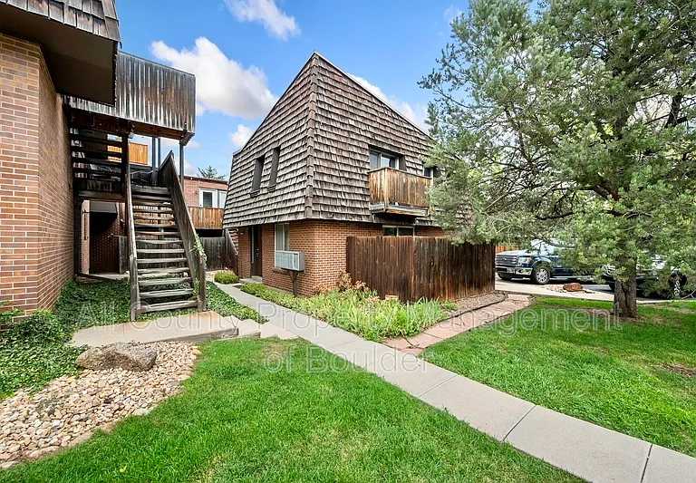 745 Thomas Dr #19 — Photo 1
