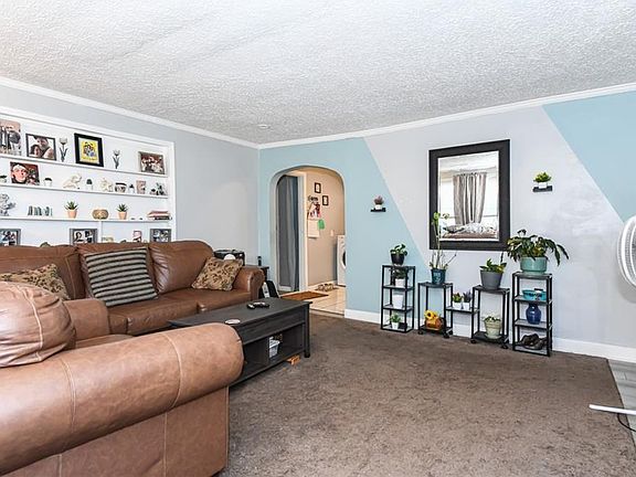 3rd image of 4728 Bowman Ave