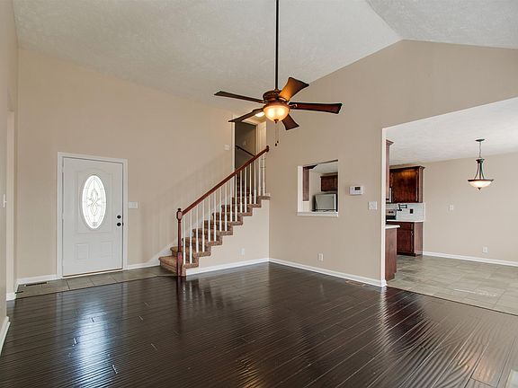 5th image of 1392 Constitution Dr