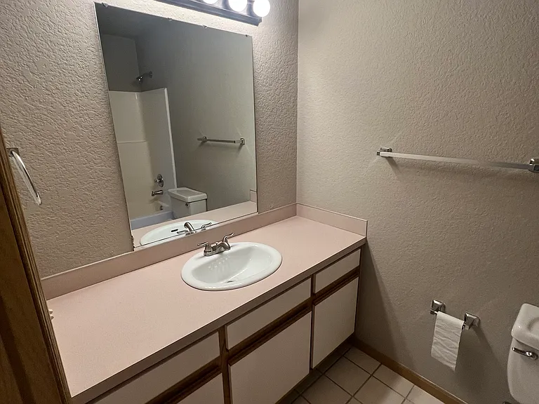1370 N Tradition Ave — Photo 19