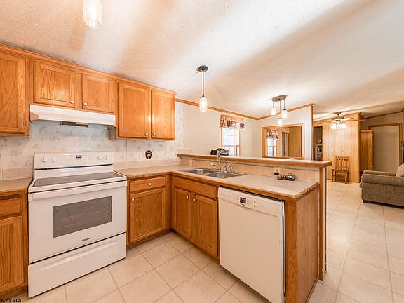 4th image of 76 Faith Ave