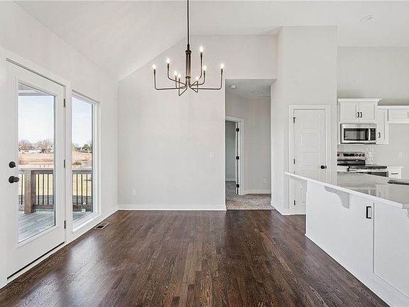 5th image of 988 Poplar Ln