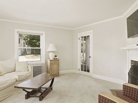 4th image of 66 Narragansett Ave