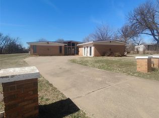 101 Pinewood Dr, Tuttle, OK 73089