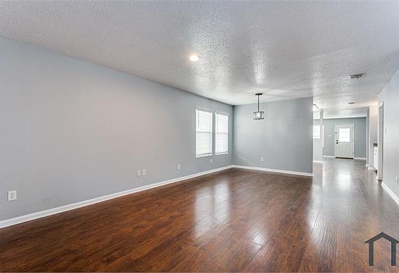 2nd image of 2521 Ash Dr