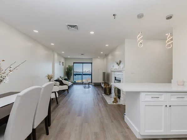 90 Quincy Shore Dr APT 803, Quincy, MA 02171