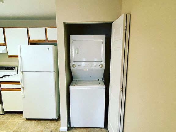 5th image of 631 E Lake Front Cir #631
